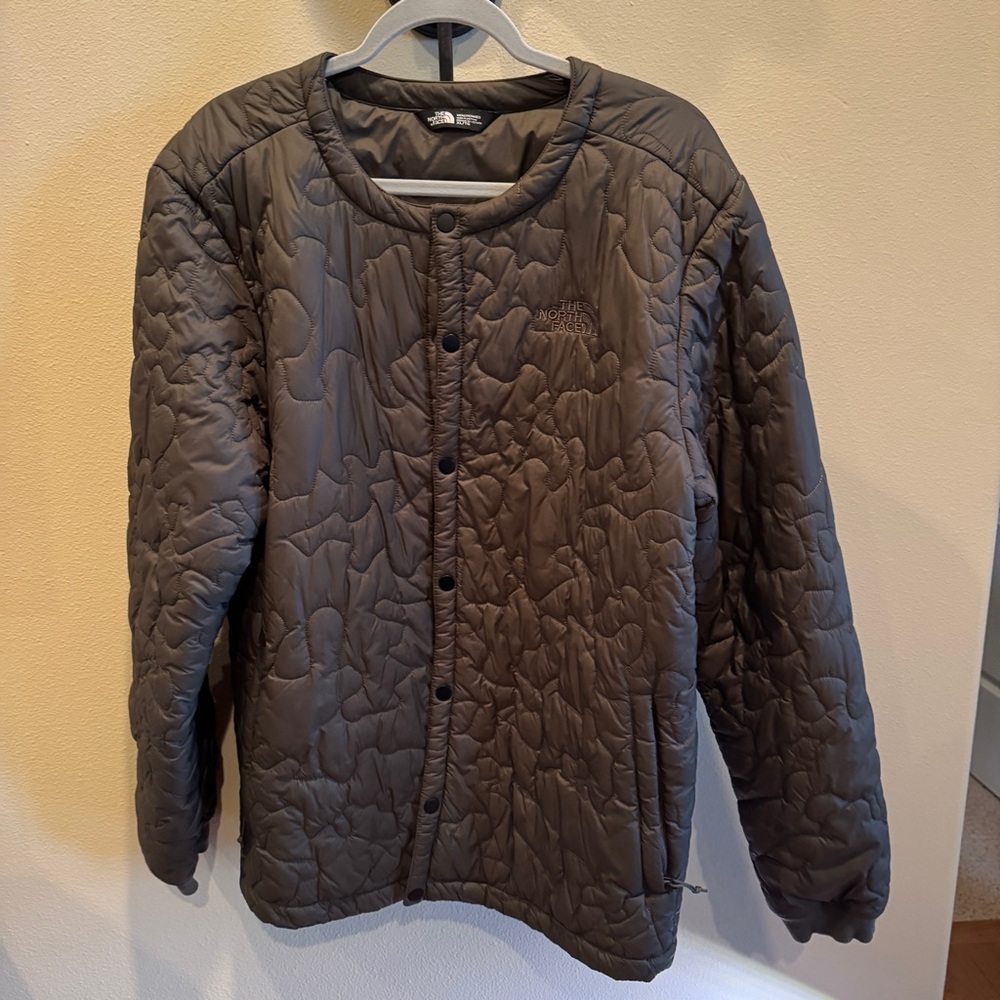 The North face men’s alphabet quilted jacket. Army green size XL.